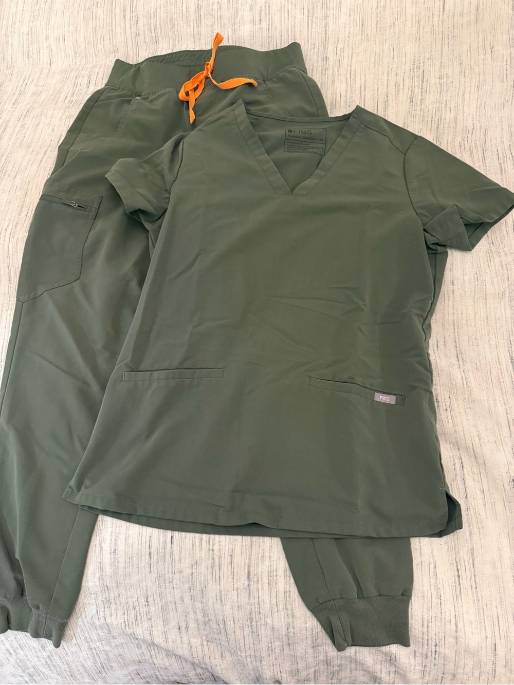FIGS Moss Colored set. short sleeve top size XS and Zamora jogger pants size S